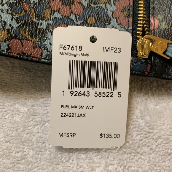 Coach mid size wallet - Picture 4 of 4